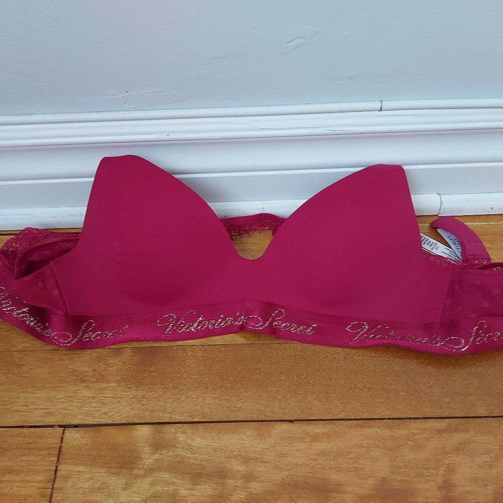 Victoria’s Secret wireless lace bra